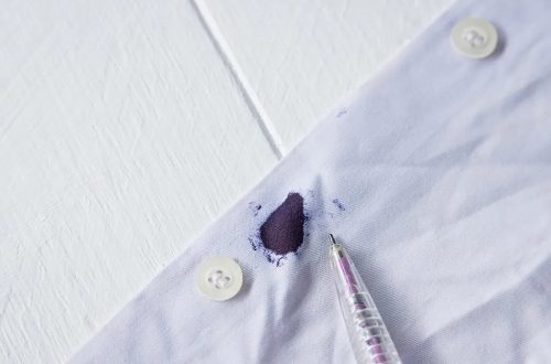 Cách Tẩy Mực Bút Bi - Bí Quyết Lấy Lại Bề Mặt Sạch Sẽ