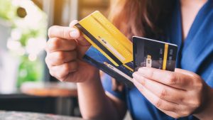 Thẻ ghi nợ hoạt động như thế nào?