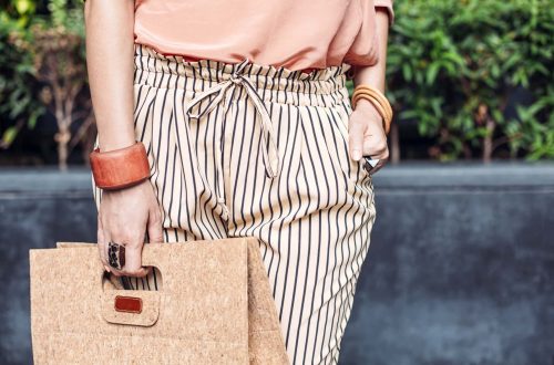 Túi xách màu gì đi đôi với mọi trang phục?