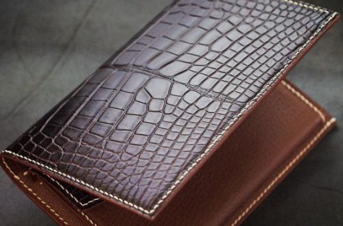 Ví Cầm Tay Da Cá Sấu - Sự Sang Trọng và Lịch Lãm Cho Phái Mạnh